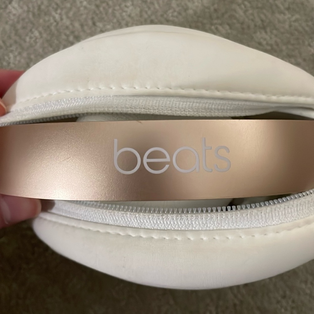 Beats Solo Wireless -Gold